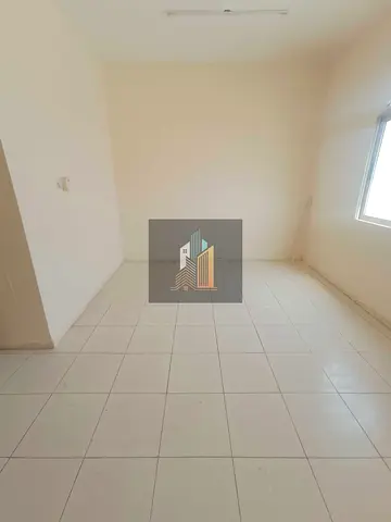 BIG KITCHEN AND BALCONY CENTRE AC AND KACHA PARKING FAMILY BUILDING