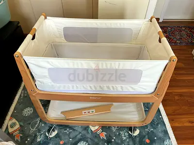 Snuz SnuzPod 5 Bedside Crib - Natural: Wooden bedside bassinet / cradle in good condition