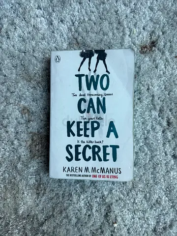 Two Can Keep a Secret by Karen M. McManus - Paperback