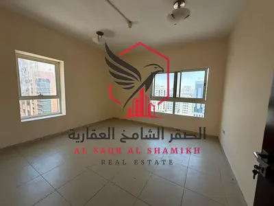 اكبر مساحة غرفة وصالة باطلالة مدينة مفتوحة مع تكيف مجانا على المالك و الغرفة ماستر بموقع مميز بالقرب من حديقة المحطة