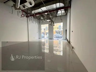 CLOSE TO PARK 30 DAYS FREE LUXURY SHOP WITH WASHROOM VERY PRIME LOCATION BUSINESS SPOT AREA READY TO MOVE JUST 75k