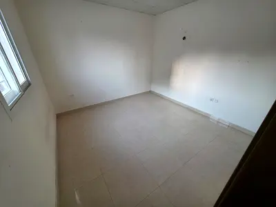 استوديو جديد بالنعيمية، مطبخ منفصل وموقع حيوي على شارع الشيخ خليفة بن زايد.