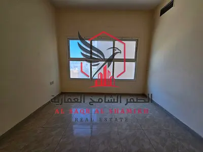 غرفة وصالة بمساحة واسعة واطلالة بانورامية مع بلكونة باطلالة مفتوحة بموقع مميز بالقرب من مسرح المجاز صف ثاني على بحيرة خالد