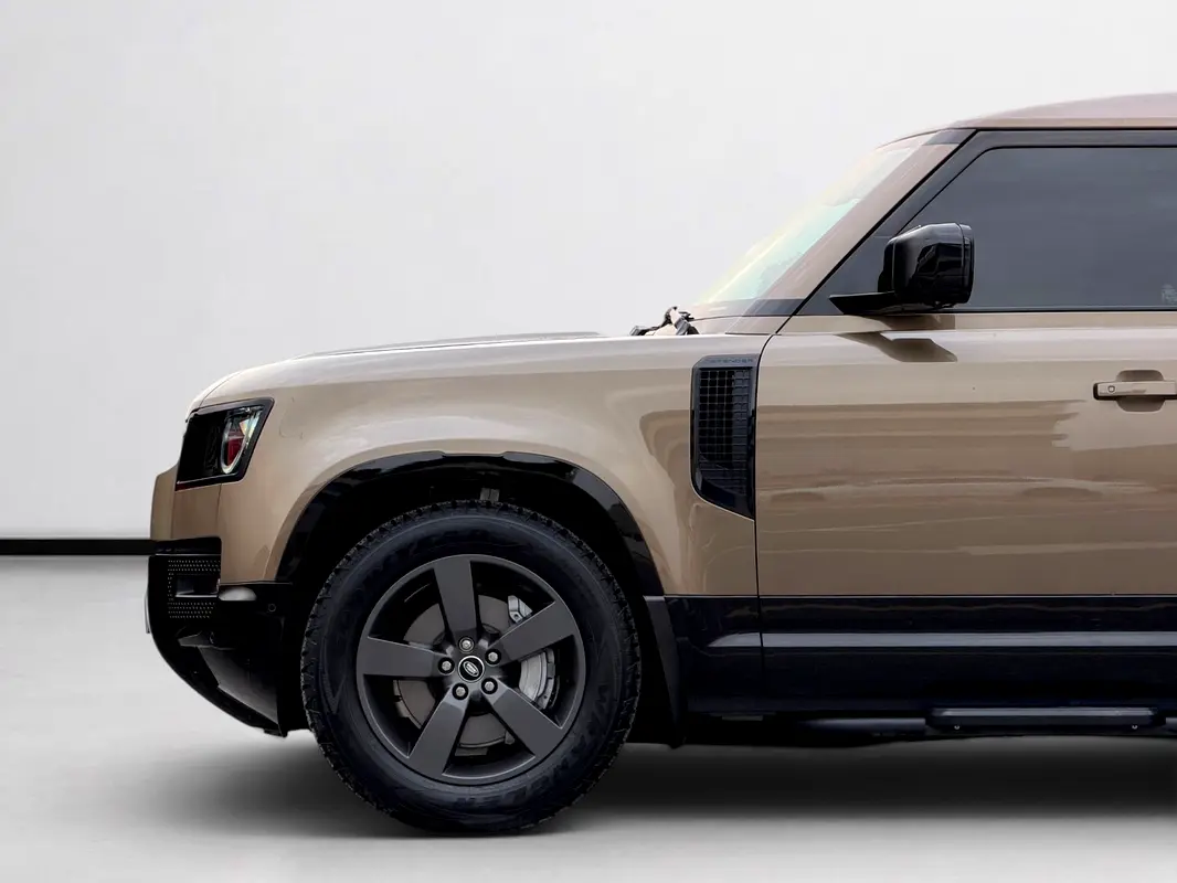 Land Rover Defender 2025