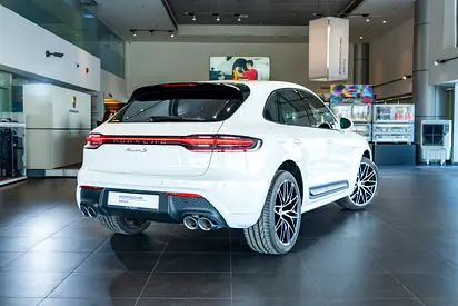 2024 Porsche MACAN photo 2