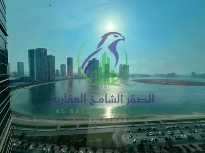 شقة غرفتين وصالة للإيجار في كورنيش الخان الشارقة إطلالة بحرية من الغرف والمطبخ غرف ماستر ستور ومساحات واسعة