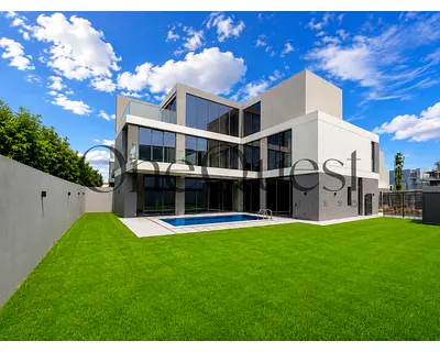 Luxury Signature 5BR Villa | Pool & Lift | Prime Location