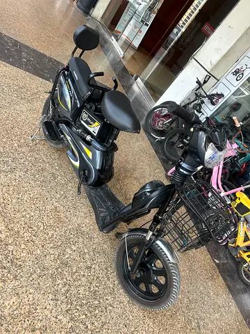 Used electric scooter / e-bike with front basket - good condition