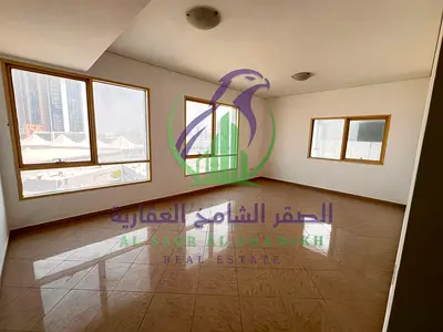 شقة 3 غرف وصالة بالتعاون بإطلالة بحرية ومساحات واسعة مع ستور وغرفة غسيل وباركينغ مجاني للإيجار السنوي