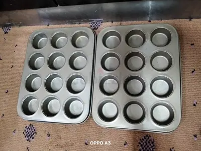 Set of 2 Non-stick 12-Cup Muffin / Cupcake and Baking tray