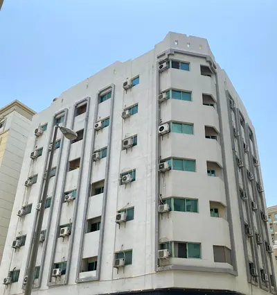 فرصة مميزة جدا للاستثمار في القاسمية بالشارقة   بناية كاملة للبيع
