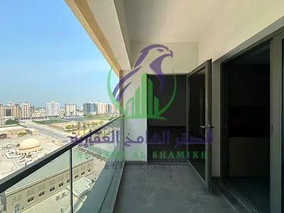 ثلاث غرف ماستر وصالة مع 2باركينج وجيم ومسبح مجاني غرفة خادمه ماستر وروف للقعدة اول ساكن اطلاله بنوراميه مفنوحة