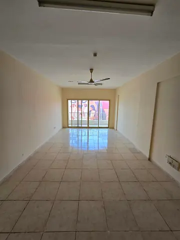 للايجار السنوى اوسع 3 غرف وصاله              و 3 حمامات        الدفع علي 6 شيكات                عائلات فقط    والمكيف اسبيلت      باارخص سعر بالشارقه