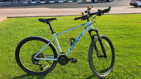 Giant MTB Hardtail Mountain Bike - Medium Frame, 27.5" Wheels
