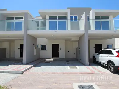 Mid Unit | Bright | Near Amenities | Unfurnished