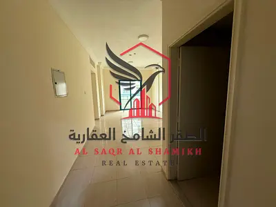غرفتين وصالة مع بلكون في بناء مجدد مساحات كبيرة | موقع حيوي قريب من جميع الخدمات | سهل المخرج الى دبي