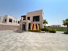 Luxurious modern 5 bedroom fully furnished villa for rent