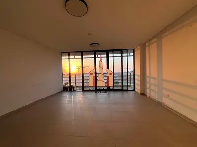 Luxurious 3bhk with maid room ready to move hot offer
