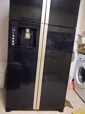 Black Side-by-Side Refrigerator with Ice/Water Dispenser RW660PUK3