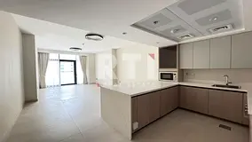 Spacious 1Br | Skyline Pool View | Prime Amenities