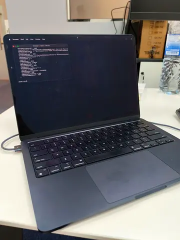 MacBook Air M2 13” midnight | 8GB RAM | 256GB SSD |
