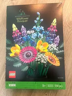 Classifieds: FLASH SALE BRAND NEW LEGO 10313 ICONS WILDFLOWER