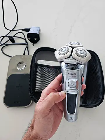 Philips S9000 prestige Wet & Dry Electric Shaver with Charging Dock - Used