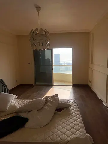 🏡 **للإيجار – غرفتين وصالة في التعاون** ✨ شقة مميزة بموقع رائع، تتميز بـ: * غرفتين وصالة. * بلكونة بإطلالة بحر. * باركن مجاني. * جيم ومسبح. 💰 **ا