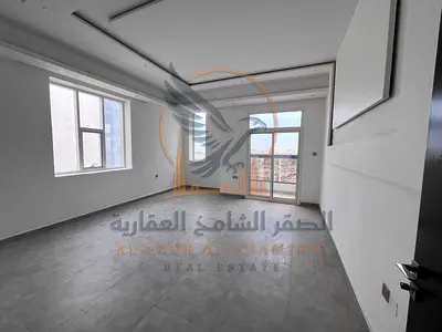 فيلا 5 غرف ماستر بسعر لا يفوت علي شارع محمد بن زايد مباشرة مع روف كبير ومجلس وغرفة خادمه