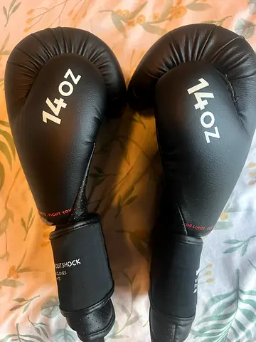 Pair of 14oz Boxing Gloves - Good Condition