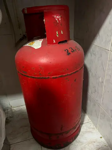 Gas cylinder 23.8 litre dubai with regulator and pipe
