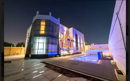 new Villa 6bhk 2 Halll Majlis Balcony maids room, pool 2 year old, 12050 sqft.
