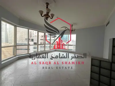 شقة واسعة للإيجار السنوي المجاز3 غرفه نوم وصاله تكييف مجاني جيم ومسبح مجاني  تكييف مركزي صيانه مجانيه قريبه علي مخرج دبي
