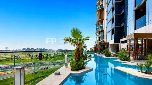 Studio-Higher Floor-Spacious Layout with Open View