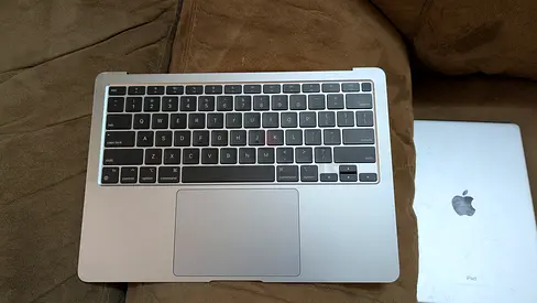 MacBook Air M1 256 - Display Removed
