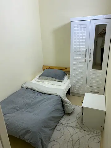 Cheap room close Circle Mall available