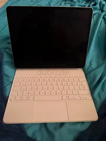 iPad Air 13 -inch (M3) with Magic Keyboard