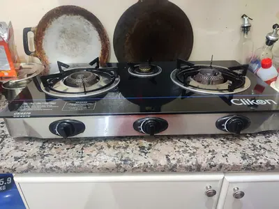 📌📌 New condition Clikon 3-burner Glass Top Gas Stove - with hose pipe at very affordable price📌📌