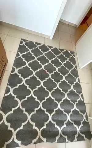 Gray geometric patterned area Carpet— good condition