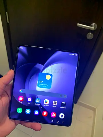 Samsung galaxy fold 5 256 UAE version excellent condition