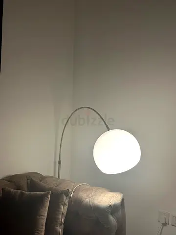 Modern Arc Floor Lamp – Excellent Condition