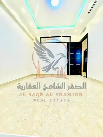 للإيجار السنوي  في الروضة 3 عجمان شقة 3 غرف وصالة مع غرفة خادمة 5 حمامات تكييف مركزي تشطيبات راقية جاهزة للسكن الفوري