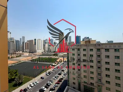 شقة غرفة و صالة مع باركن مجاني بالمجاز 3 للايجار السنوي مع بلكونة و خزائن بالحائط مع تسهيلات في الدفع جدا ممتازة و نوفر صيانة مجانية على مدار السنة