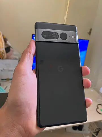 Google Pixel 7 Pro - Black Crack Screen