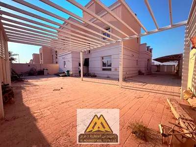 Villa in Al Montazah area, 4 bedrooms. Prime location in a quiet area. Suitable for family living.