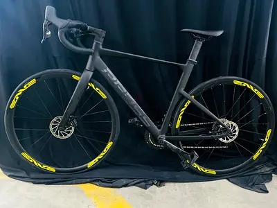 Road bike half carbon