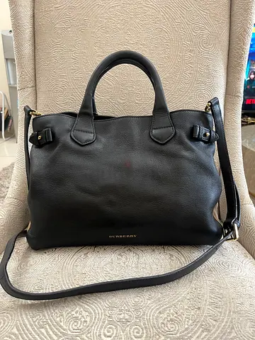 AUTHENTIC BURBERRY LEATHER BAG..