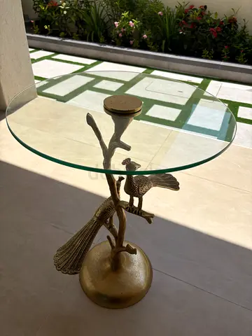 Decorative round glass table