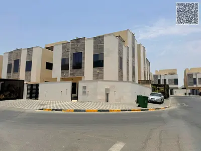 فيلا فاخرة وعصرية للإيجار في موقع زاوية بمنطقة "الحليو 2" في عجمان – مؤثثة بالكامل وتضم 4 غرف نوم رئيسية (ماستر)