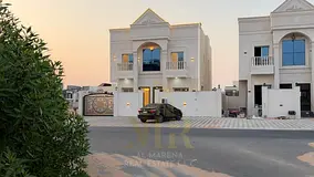Villa directly from the owner, personal finishing, on a main street, close to all services, freehold